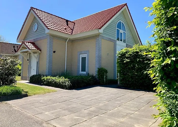 Groot Vakantiehuis Direct Aan Het Zeeuwse Strand